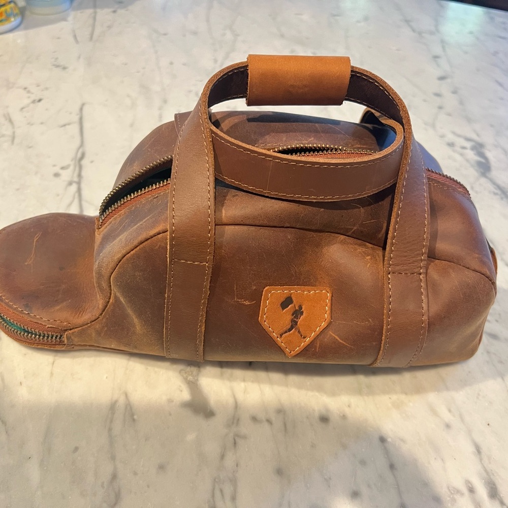 Brown Leather Toiletry Bag with Classic Design